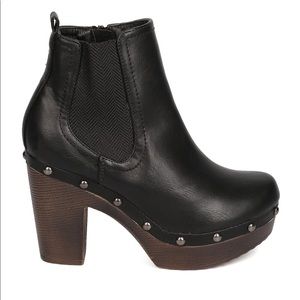 Nature Breeze Black Chelsea Booties size 7